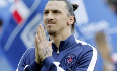 ac米兰体育官网-雷恩强势拿下曼联，梅西成为关键先生，一场颠覆预期的战术博弈