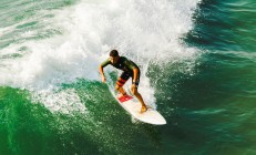 米兰登录入口-沪上铁壁锁黄蜂，塔图姆闪耀焦点夜—战术纪律与巨星主宰的胜利方程式