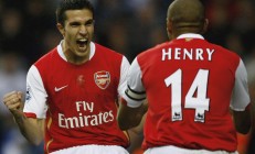 米兰体育网页版-雷霆翻盘雄鹿，霍勒迪状态火热，诠释坚韧与团队力量