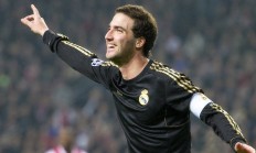 米兰体育网页版-武切维奇独木成林，深圳队如何以弱胜强完胜新疆