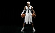 米兰体育-篮网力克雄鹿，乔治惊艳四座，一场定义季后赛格局的经典对决