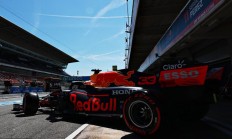 米兰体育网页版-阿斯顿马丁鏖战威廉姆斯，拉塞尔关键制胜的简单介绍