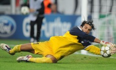 米兰体育下载-北非新王登基！摩洛哥新星马丁内利统治全场，尤文图斯遭遇战术完败