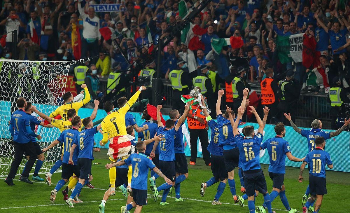 荷兰队险胜乌克兰！挺进欧洲锦标赛下一轮淘汰的简单介绍