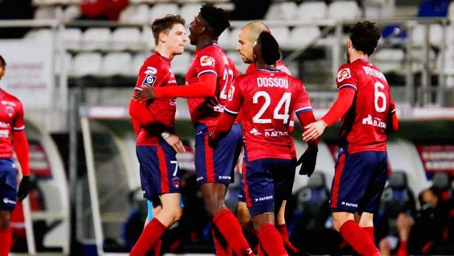 关于南特客场击败兰斯，豪取三分的信息