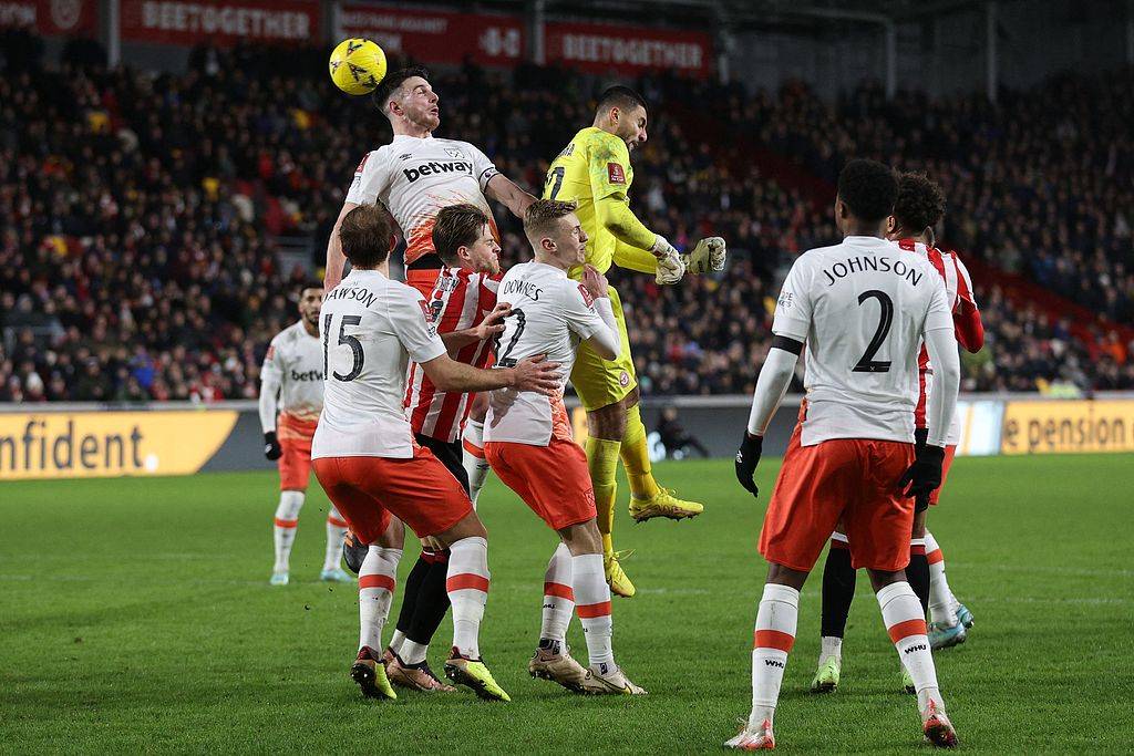 包含赫罗纳主场失利，危机四伏！的词条