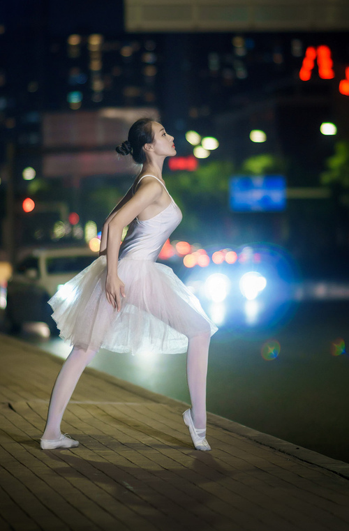 赛道与球场，当F1争冠焦点遇上辽宁队碾压黄蜂