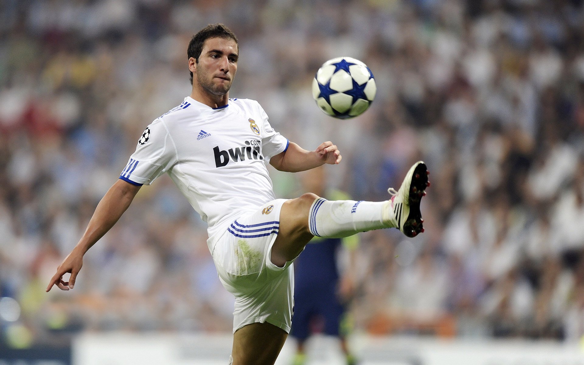 街道上的魔术，F1引擎轰鸣中，一场篮球传奇的悄然诞生