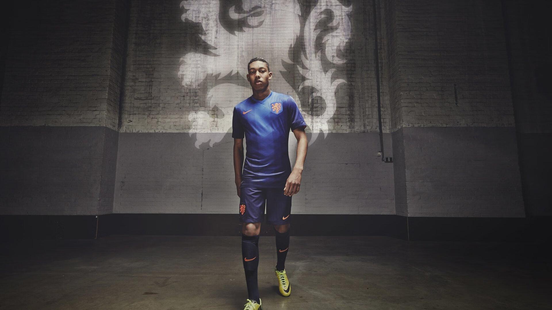 维斯塔潘刷新单季胜场纪录，威廉姆斯轻取雷诺车队展现复苏势头